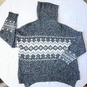 Turtle Neck Sweater Size M